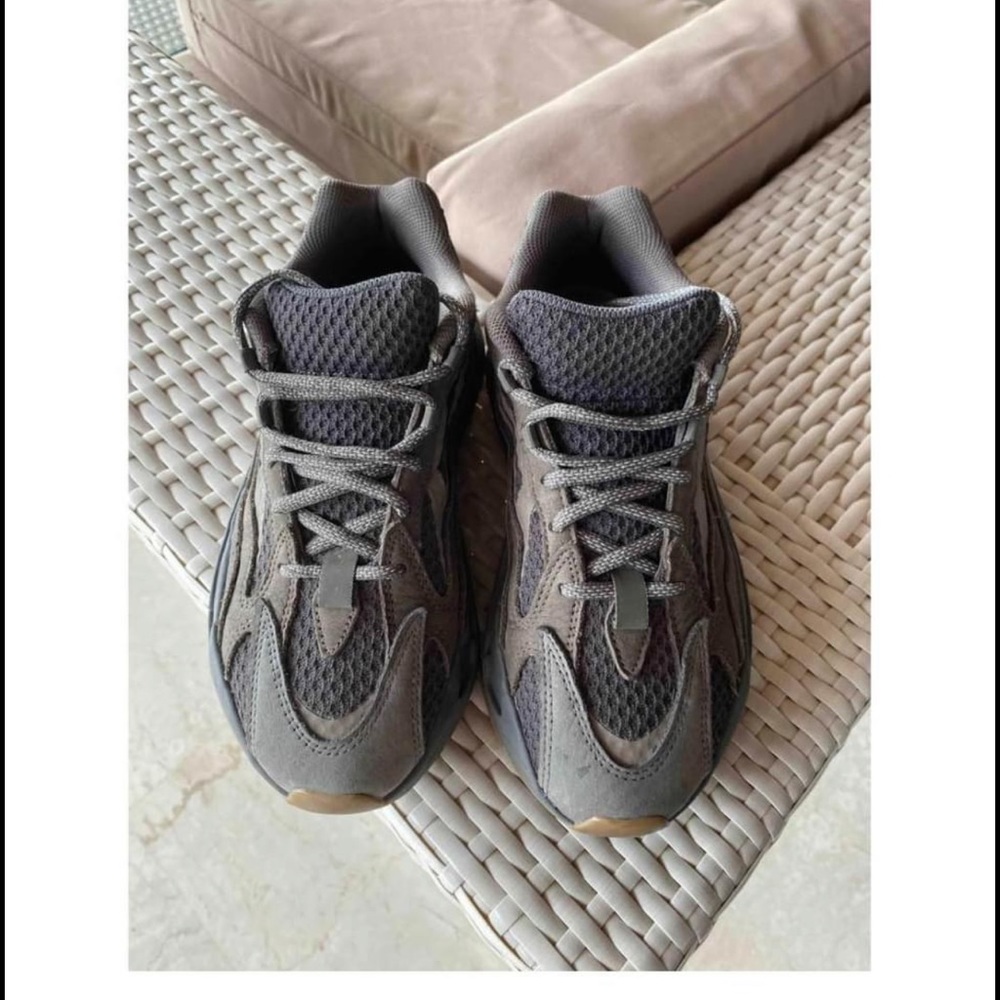 Unisex Yeezy boost 700 V 2 brown